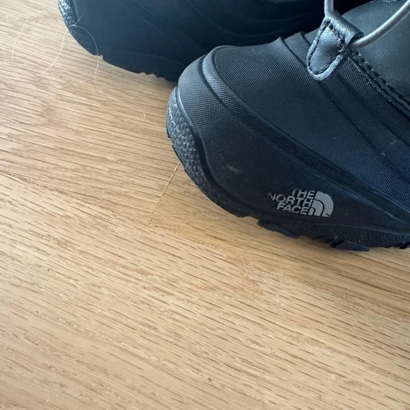 North Face Boots Boys Size 6 Black Waterproof Thermafelt Winter Snow Insulated - Picture 2 of 6